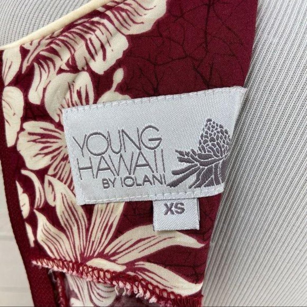 SOLD. Vintage Iolani Young Hawaiian MuuMuu 2000 - Picture 4 of 8